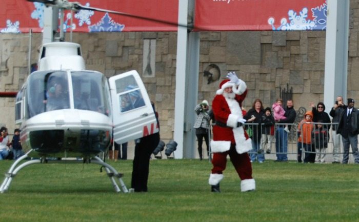 Santa Arrival - Helicopter to Indiana State Museum - Indy's Child