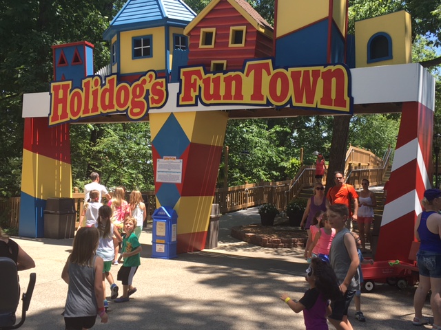 A trip to Holiday World & Splashin' Safari - Indy's Child Magazine