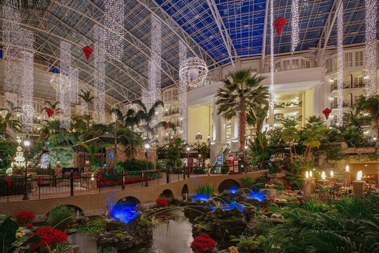 Enter to Win a “Christmas at Gaylord Opryland” Prize Package!