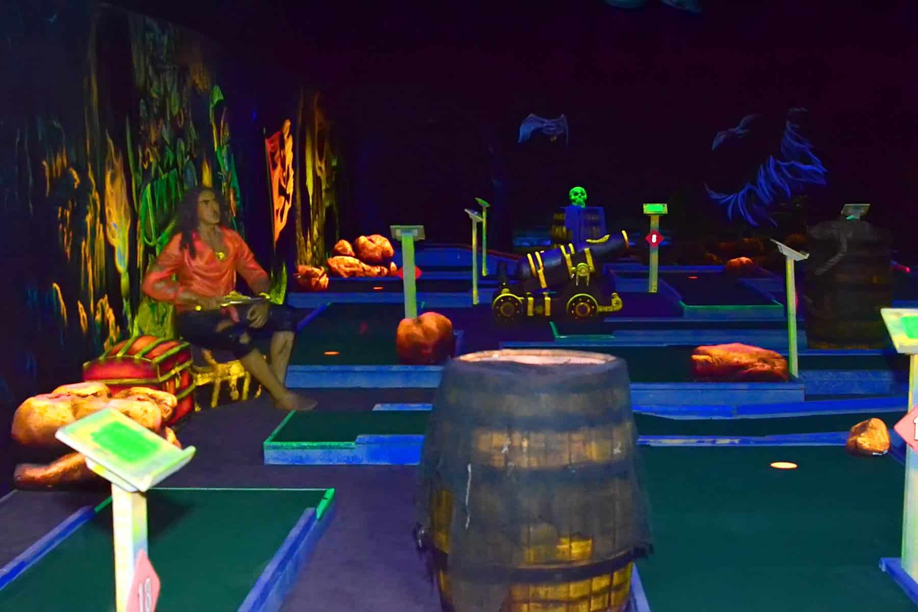 indoor mini golf at roller city in Indianapolis
