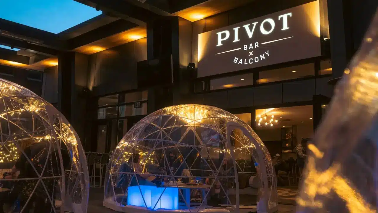 Pivot Bar & Balcony
