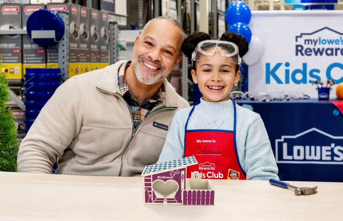 Lowe's DIY Workshop: Birdhouse