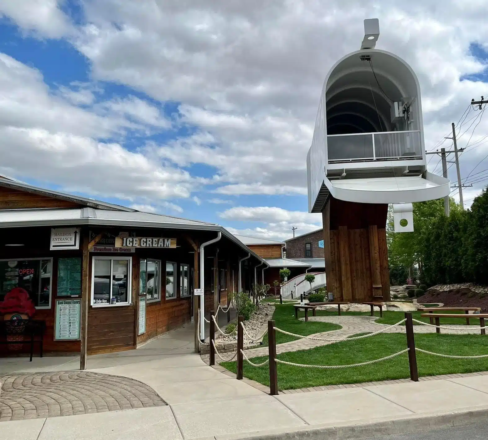 worlds largest mailbox and The Big Dipper ice cream