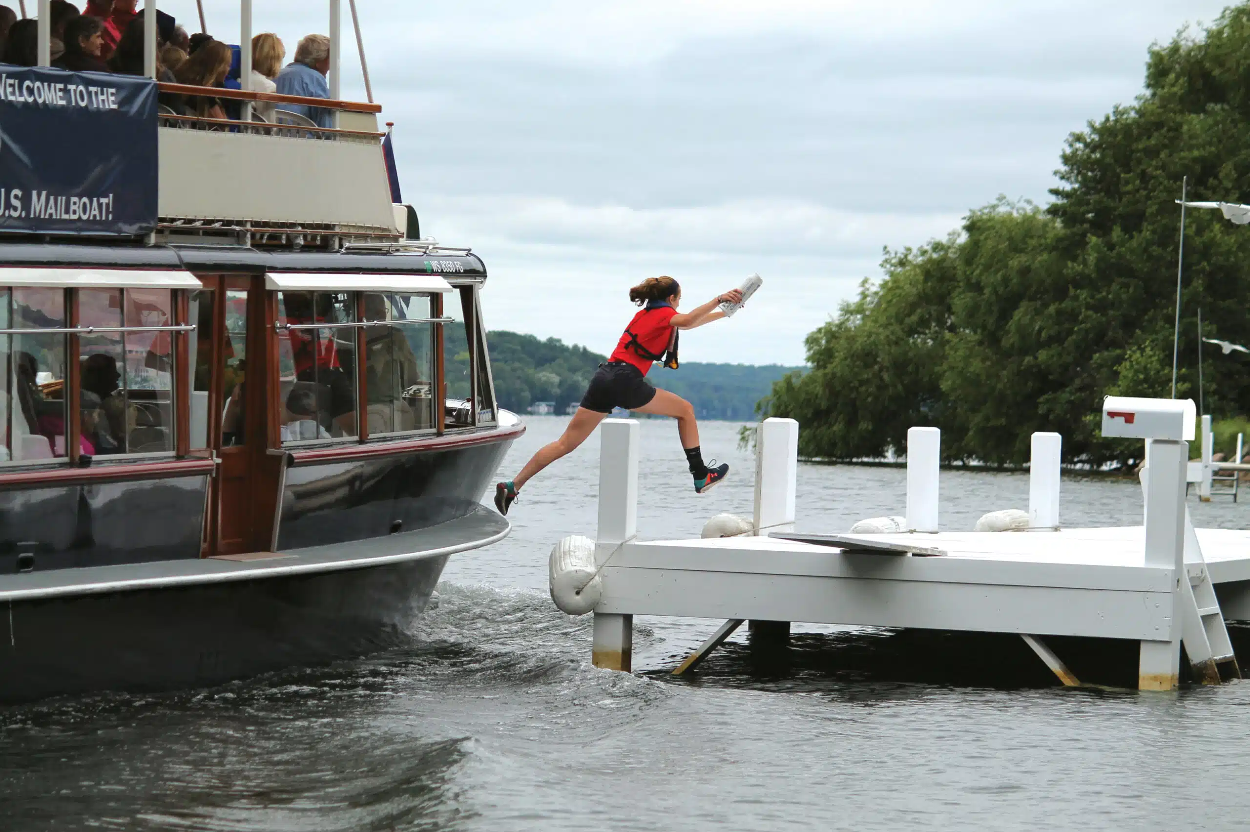 Mailboat Credit Lake Geneva Cruise Line scaled
