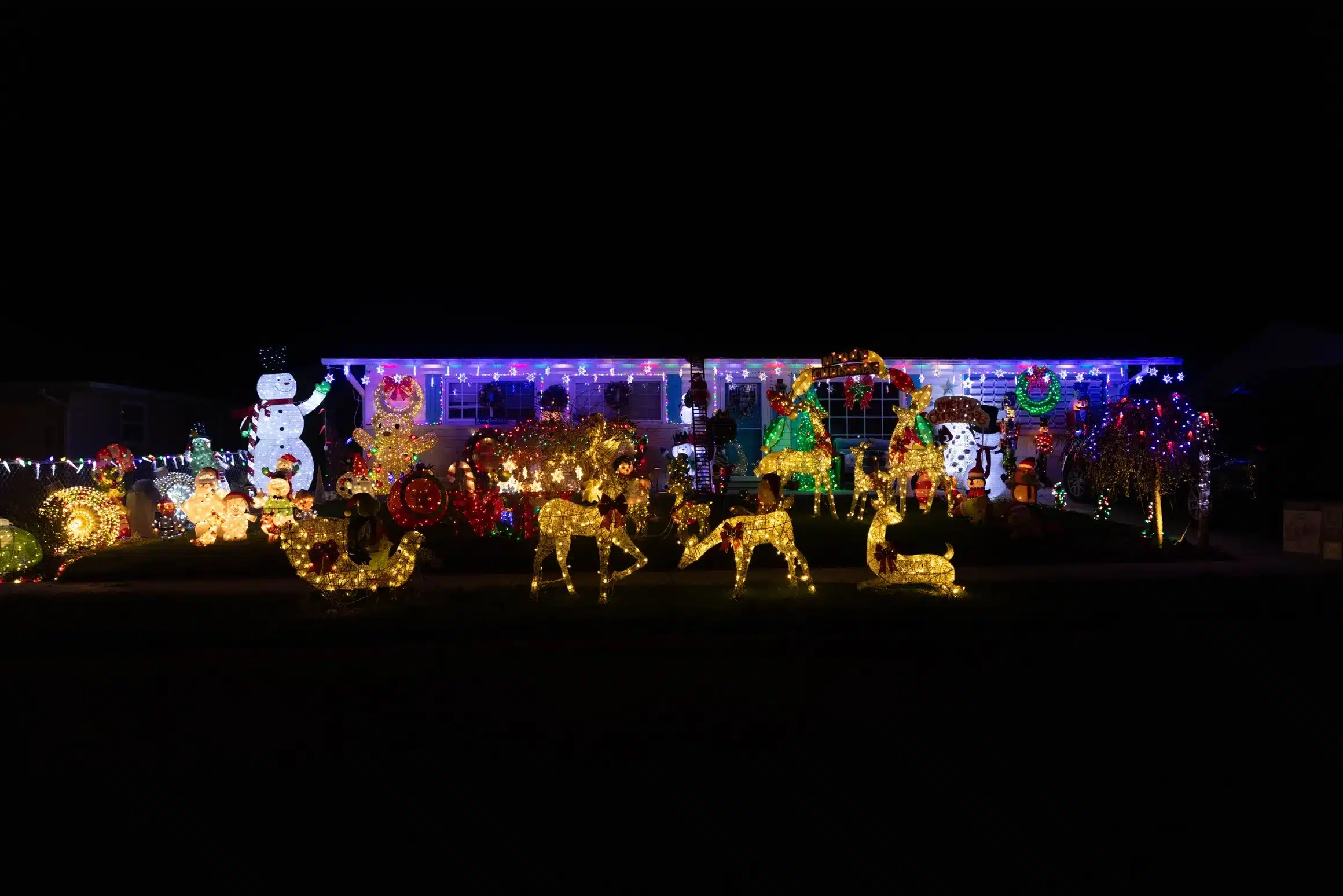 Mooresville Christmas Light Tour decorated home with synchronized display